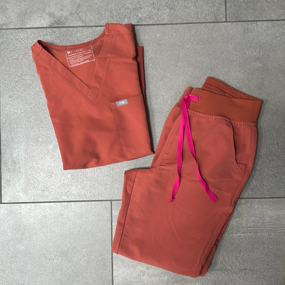 XSP Zamora Jogger & XS Catarina Top